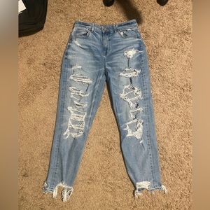 AE DISTRESSED MOM JEANS